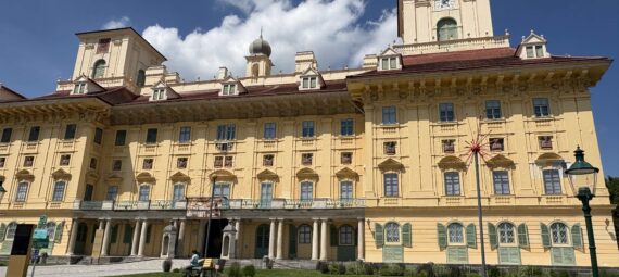 Travel Business: Schloss Esterhazy in Österreich